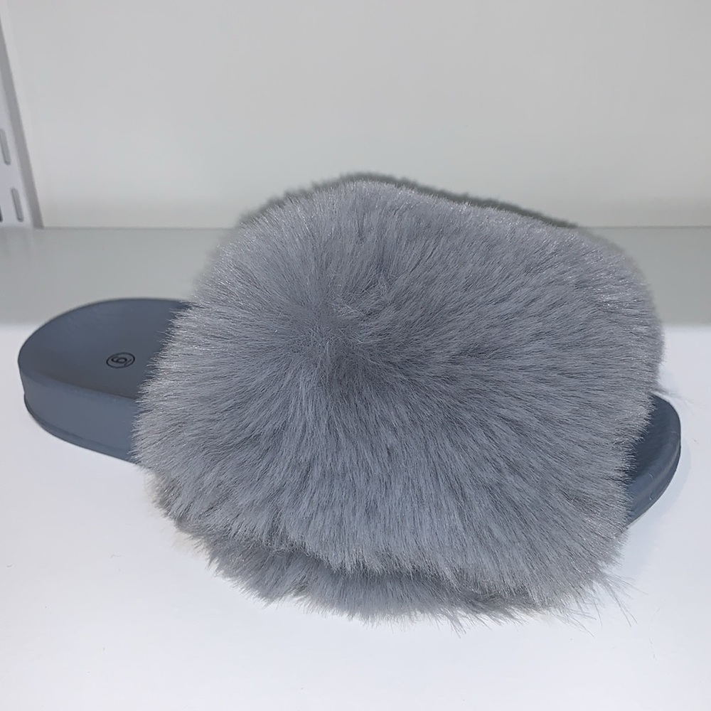 GREY FUR SLIDES 285
